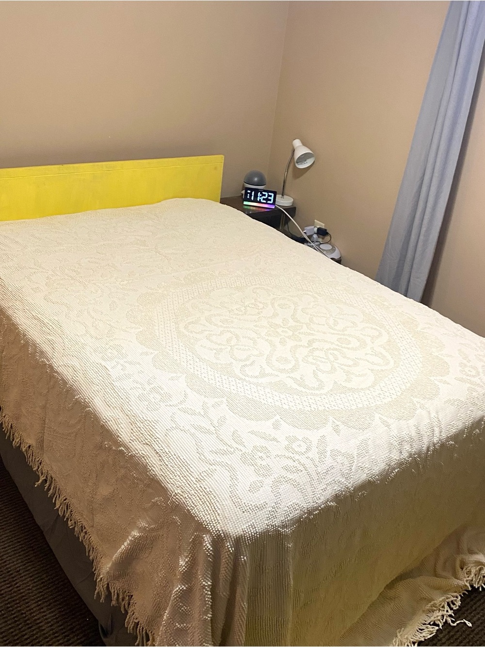 Vintage Midcentury White Floral Mandala Hobnail Bedspread with Fringe Twin Full